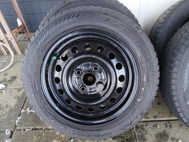 Winterbanden set op stalen velgen voor Suzuki Alto  1.0, Auto-onderdelen, Banden en Velgen, Banden en Velgen, Winterbanden, 14 inch