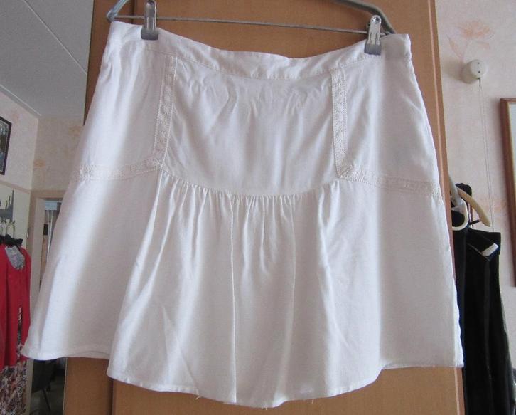 Wit mini rokje Trend One - maat 42 - minirokje, Kleding | Dames, Rokken, Zo goed als nieuw, Maat 42/44 (L), Wit, Boven de knie