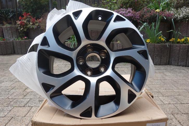 Fiat 500 L - 1x Nieuwe 16 inch velg (2014-2018), Auto-onderdelen, Overige Auto-onderdelen, Fiat, Nieuw, Ophalen of Verzenden