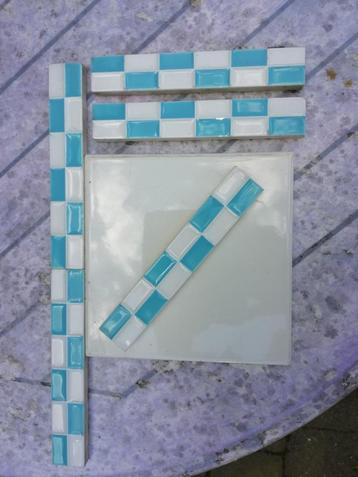 200 antieke geblokte randtegels 15.2 x 2.1cm turquoise wit beschikbaar voor biedingen