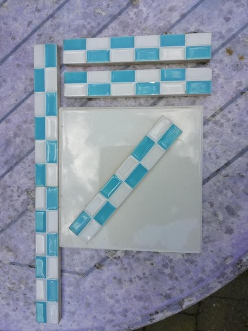 200 antieke geblokte randtegels 15.2 x 2.1cm turquoise wit, Antiek en Kunst, Antiek | Wandborden en Tegels, Ophalen