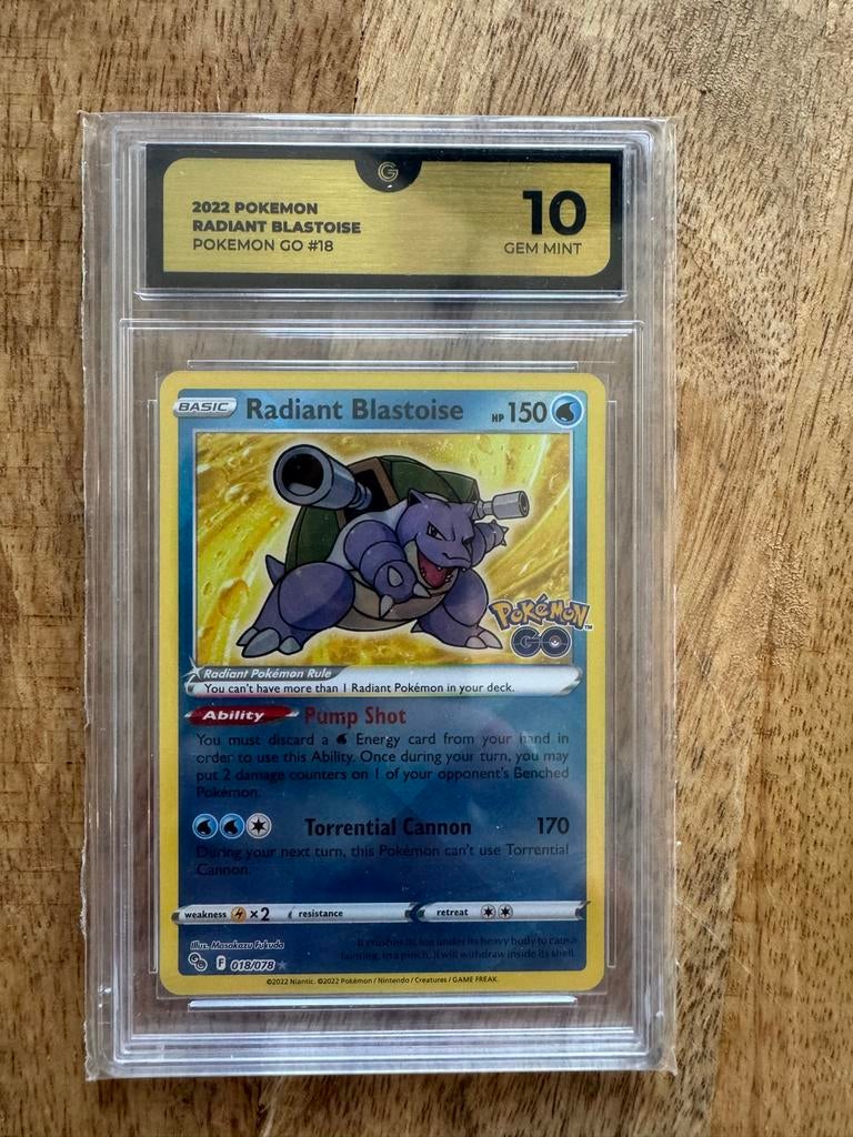 Radiant Blastoise Pokemon GO - graded 10, Ophalen of Verzenden, Zo goed als nieuw, Losse kaart