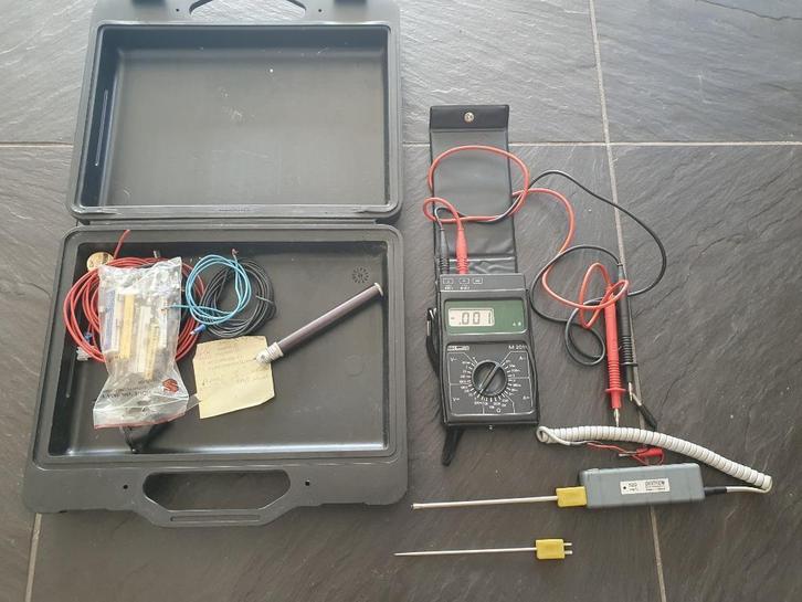 Digitale multimeter BBC M2011 met extra temperatuur probe., Doe-het-zelf en Verbouw, Meetapparatuur, Zo goed als nieuw, Multimeter