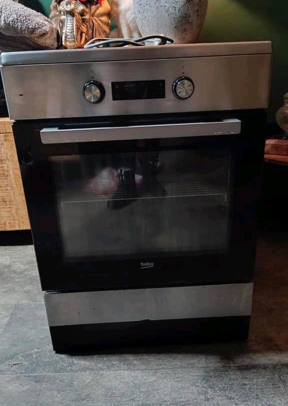 Beko inductiefornuis, Witgoed en Apparatuur, Fornuizen, Gebruikt, Vrijstaand, Inductie, 4 kookzones, 85 tot 90 cm, Ophalen