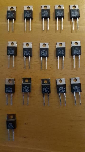 Vintage Philips BY229 hoogspannings-schakeldiodes - 16 stuks beschikbaar voor biedingen
