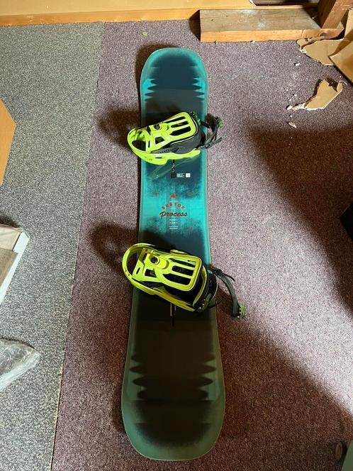 Burton Process Flying V 162W (2018) + Salomon Bindingen, Sport en Fitness, Snowboarden, Gebruikt, Board, Ophalen of Verzenden