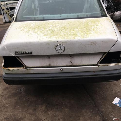 Mercedes W124 Sedan 1986 Achterbumper, Auto-onderdelen, Carrosserie en Plaatwerk, Bumper, Achter, Gebruikt, Ophalen