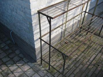 Metalen Etagere/Plantenstandaard beschikbaar voor biedingen