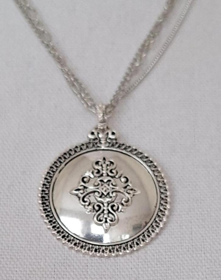 Carole zilverkleurige grote ronde hanger aan ketting, Sieraden, Tassen en Uiterlijk, Kettingen, Nieuw, Overige materialen, Zilver