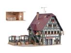 VOLLMER 47711: bouwpakket slagerij met terras en trappartij, Hobby en Vrije tijd, Modeltreinen | N-Spoor, Gelijkstroom of Wisselstroom