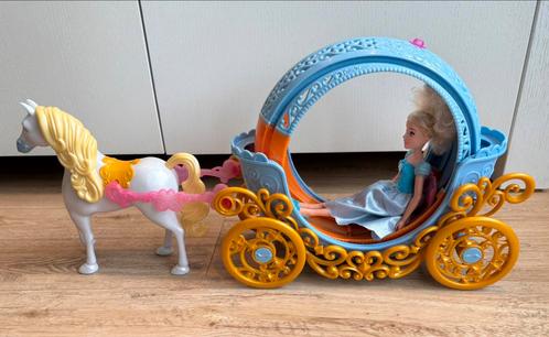 Assepoester Barbie met Koets en Paard -Slechts Totaal 5 euro, Kinderen en Baby's, Speelgoed | Poppen, Gebruikt, Barbie, Ophalen of Verzenden