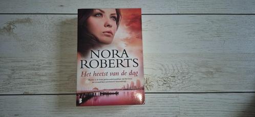 Nora Roberts Het Heetst van de dag, Boeken, Romans, Gelezen, Nederland, Ophalen of Verzenden