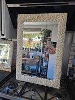 2 hele mooie witte schelp spiegels, Huis en Inrichting, Woonaccessoires | Spiegels, Minder dan 50 cm, Ophalen of Verzenden, Zo goed als nieuw
