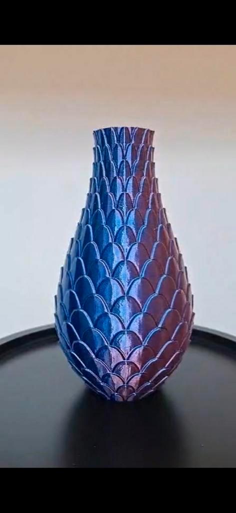 Dragonscale Vase, Huis en Inrichting, Woonaccessoires | Vazen, Nieuw, Overige kleuren, Minder dan 50 cm, Kunststof, Ophalen of Verzenden