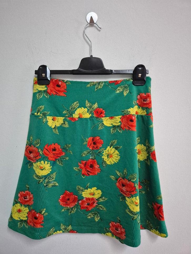 R73 - Groene King Louie rok met bloemen maat S (1), Kleding | Dames, Rokken, Zo goed als nieuw, Maat 38/40 (M), Groen, Boven de knie