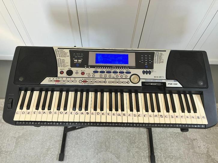 Keyboard Yamaha PSR 550, Muziek en Instrumenten, Keyboards, Gebruikt, 61 toetsen, Yamaha, Met standaard, Ophalen