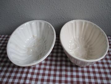 Twee Brocante Puddingvormen Retro beschikbaar voor biedingen