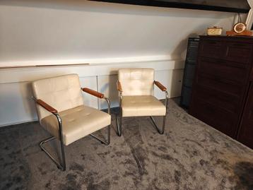 Twee vintage design stoelen beschikbaar voor biedingen