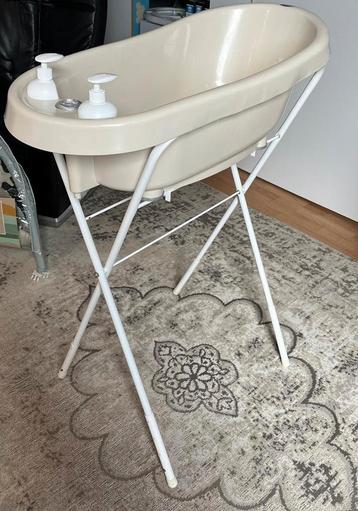 Bébé-jou babybadje met standaard beschikbaar voor biedingen