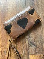 FAB lederen dames portemonnee bruin zwarte harten en bedel, Sieraden, Tassen en Uiterlijk, Portemonnees, Overige merken, Gebruikt