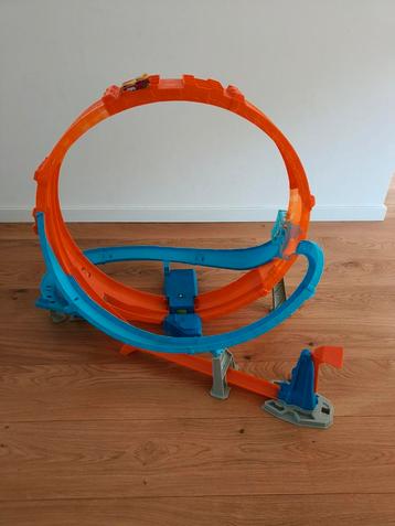 Hotwheels looping baan beschikbaar voor biedingen