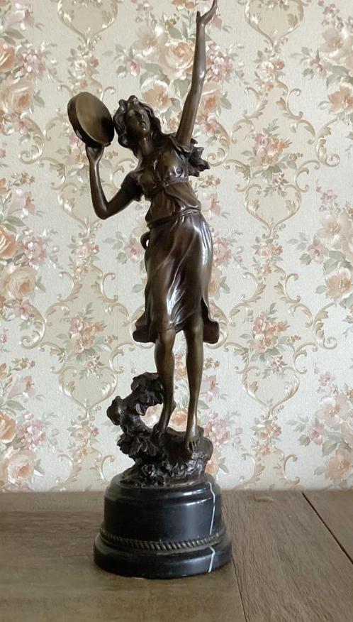 Bronzen beeld naar G. Desmeure Meisje met Tamboerijn, Antiek en Kunst, Kunst | Beelden en Houtsnijwerken, Ophalen