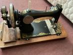 Antieke naaimachine met houten kast, Antiek en Kunst, Antiek | Naaimachines, Ophalen of Verzenden