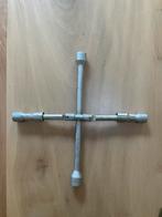 Kruissleutel / wielmoersleutel universeel (inklapbaar), Auto diversen, Autogereedschap, Ophalen of Verzenden, Zo goed als nieuw