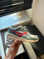 Patta Mizuno Sky Medal Ivory Red Green 44, Kleding | Heren, Schoenen, Overige kleuren, Ophalen of Verzenden, Patta, Sneakers of Gympen