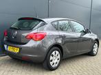 Opel Astra 1.4 Edition AIRCO/CRUISE/NWE APK (bj 2011), Origineel Nederlands, Te koop, Zilver of Grijs, 5 stoelen