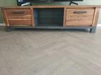 Massief houten TV-meubel van Henders & Hazel, Ophalen, 150 tot 200 cm, Zo goed als nieuw, Minder dan 100 cm