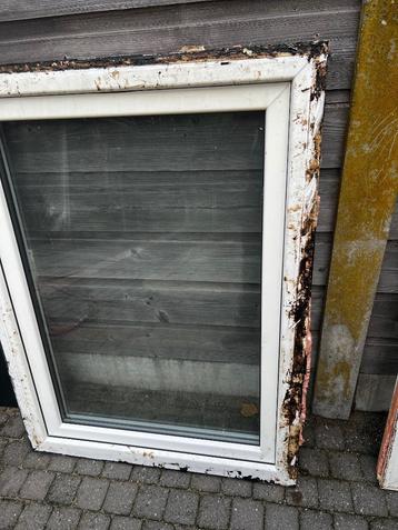 Kiep kantelramen dubbelglas 90 bij 120 cm beschikbaar voor biedingen
