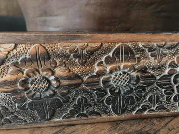 Mooi uitgestoken doosje bali oosters bloemen beschikbaar voor biedingen