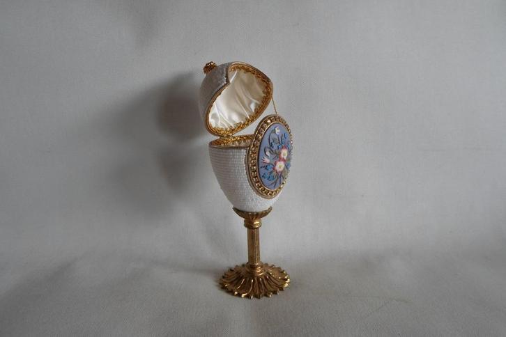 Faberge Stijl Ei Op Voet, Antiek en Kunst, Curiosa en Brocante, Ophalen of Verzenden