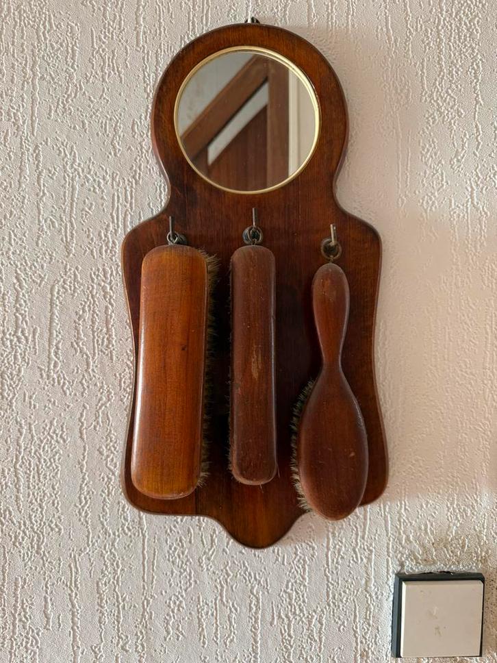 Vintage Spiegel met Borstels, Antiek en Kunst, Antiek | Spiegels, Minder dan 50 cm, Minder dan 100 cm, Overige vormen, Ophalen of Verzenden