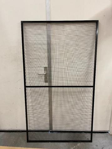 volière panelen met zwart gaas | gaaspaneel | deurpaneel beschikbaar voor biedingen