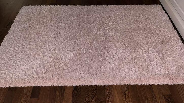 Roze IKEA Vollerslev hoogpolig vloerkleed - 133x195 cm, Huis en Inrichting, Stoffering | Tapijten en Kleden, Zo goed als nieuw