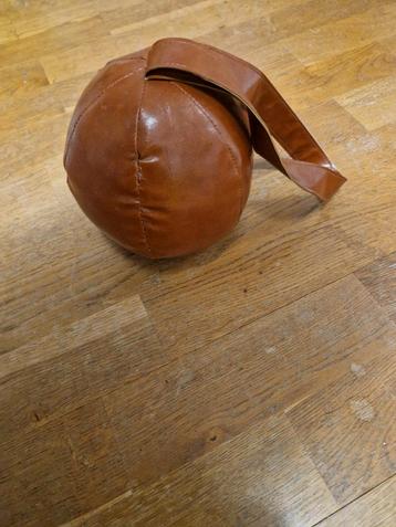 Decoratieve leren deurstopper met handvat beschikbaar voor biedingen