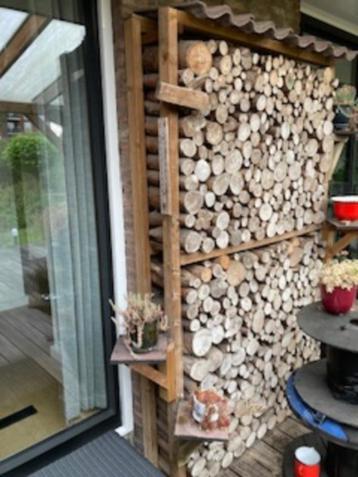 Openhaardhout (stammetjes) inkl opbergrek. Voor stoken of de beschikbaar voor biedingen