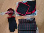 4 matjes, ovenhandschoen, pannenlap, schort, kom en lepels, Ophalen of Verzenden, Nieuw