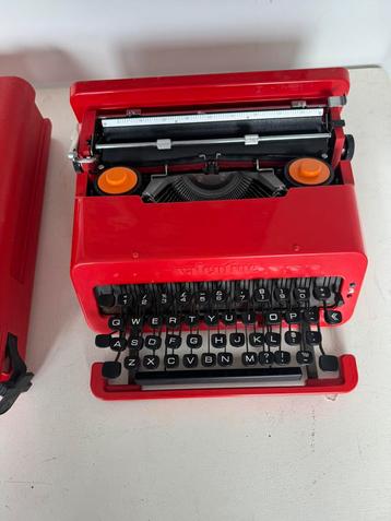 Leuke Vintage Olivetti Valentine typemachine 1969 beschikbaar voor biedingen