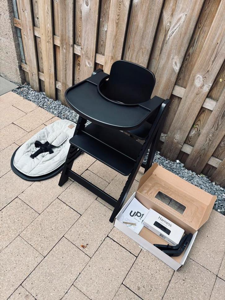 Kidsmill UP! Kinderstoel zwart met babyset en newbornset, Kinderen en Baby's, Kinderstoelen, Zo goed als nieuw, Meegroeistoel