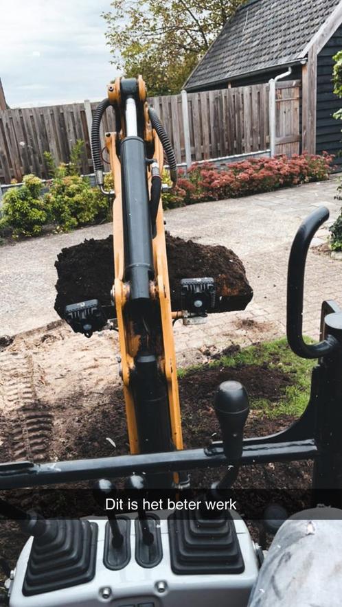 Grondwerk uitgraven minikraan Knikmops, Diensten en Vakmensen, Tuinmannen en Stratenmakers