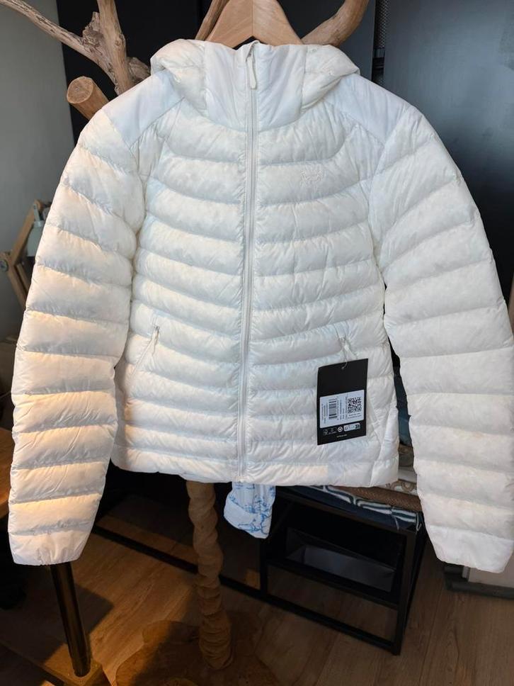 Arcteryx Cerium Hoody Women's white out NIEUW! Maat S, Kleding | Dames, Jassen | Winter, Nieuw, Maat 36 (S), Wit, Ophalen of Verzenden