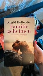 Astrid Holleeder - Familiegeheimen, Boeken, Detectives, Ophalen of Verzenden, Astrid Holleeder, Zo goed als nieuw