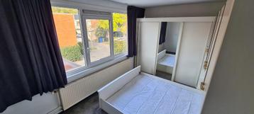 Gemeubileerde/Furnished  2 persoonskamer/double room 13 m2  beschikbaar voor biedingen