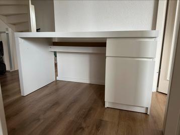 Ikea Bureau wit beschikbaar voor biedingen