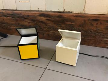 Twee kubusvormige designlampen – retro / modern beschikbaar voor biedingen