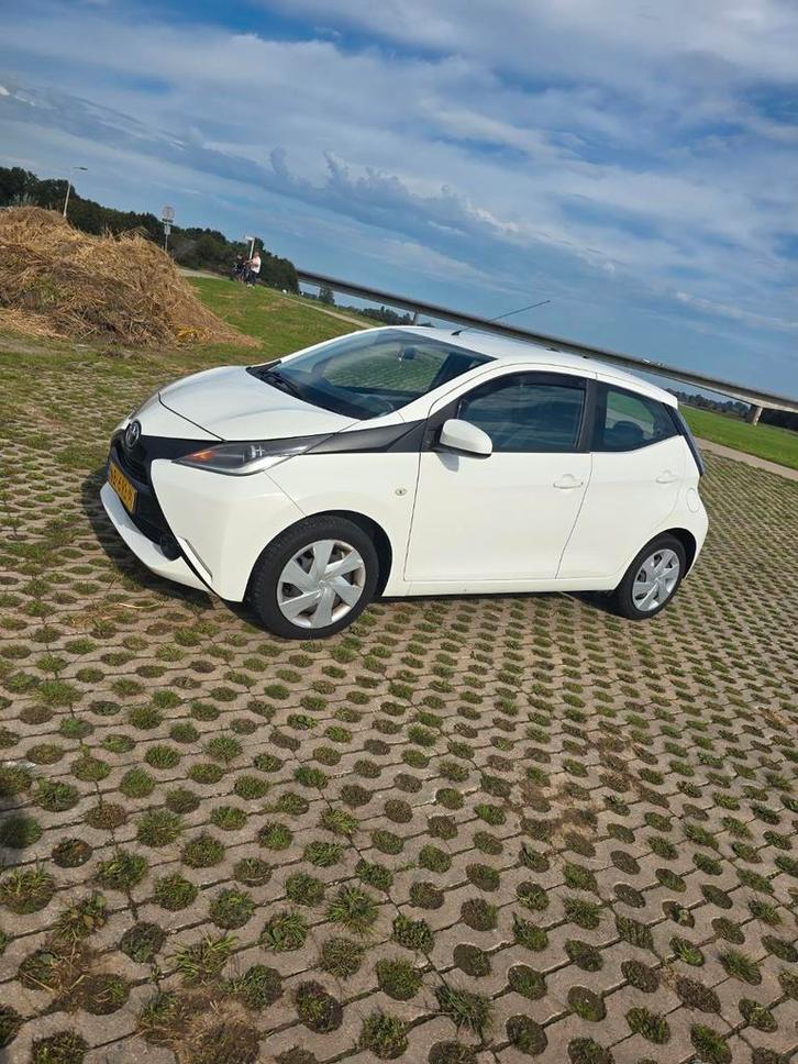 Toyota Aygo 1.0 12V Vvt-i Ddrs 2015 Wit, Auto's, Toyota, Particulier, Aygo, Benzine, A, Hatchback, Handgeschakeld, Geïmporteerd