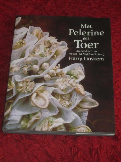 Klederdracht in Noord-en Midden-Limburg-Met Pelerine en Toer, Boeken, Geschiedenis | Stad en Regio, Zo goed als nieuw, 20e eeuw of later